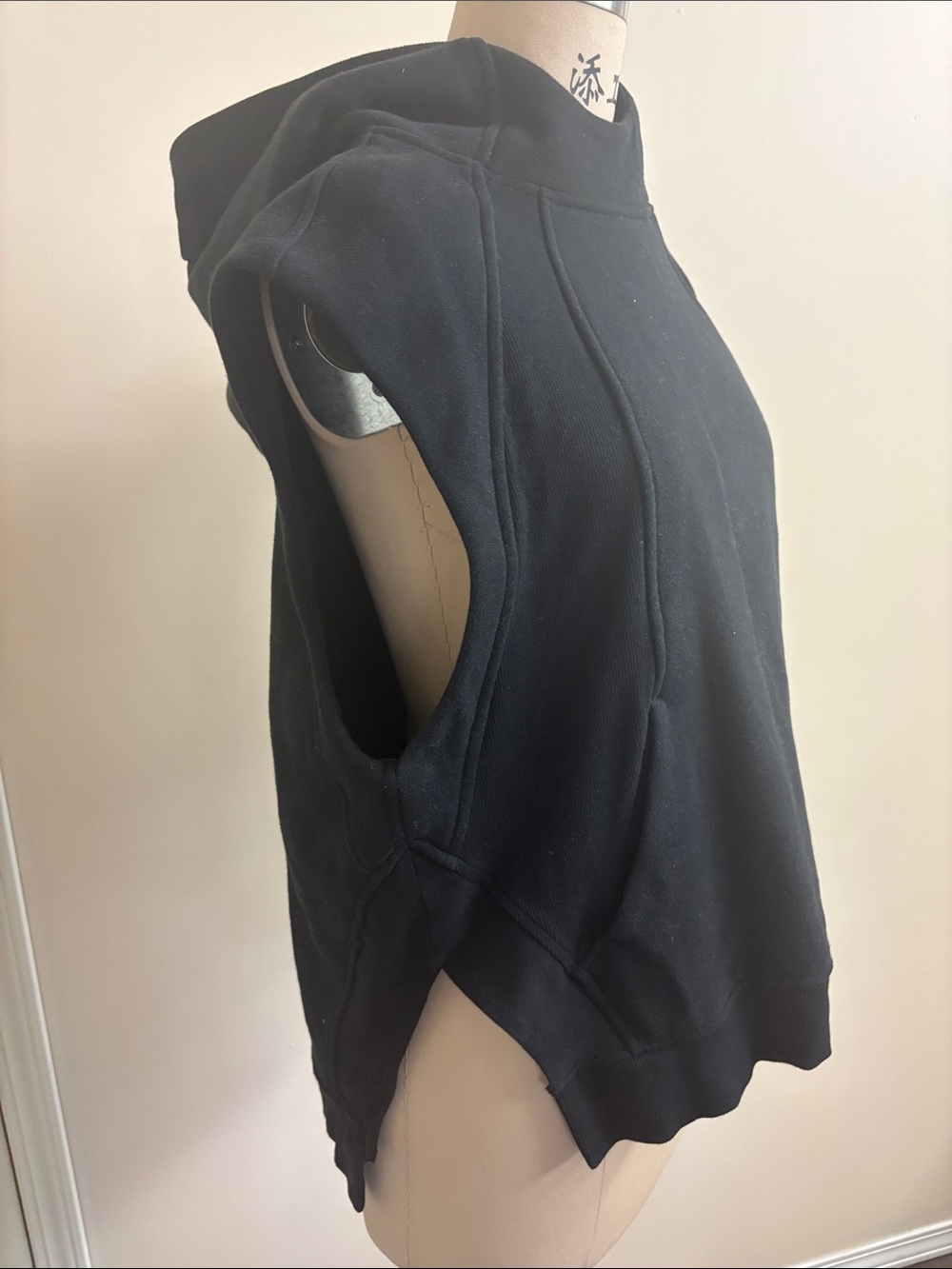 lululemon athletica Sleeveless Hoodie in Black